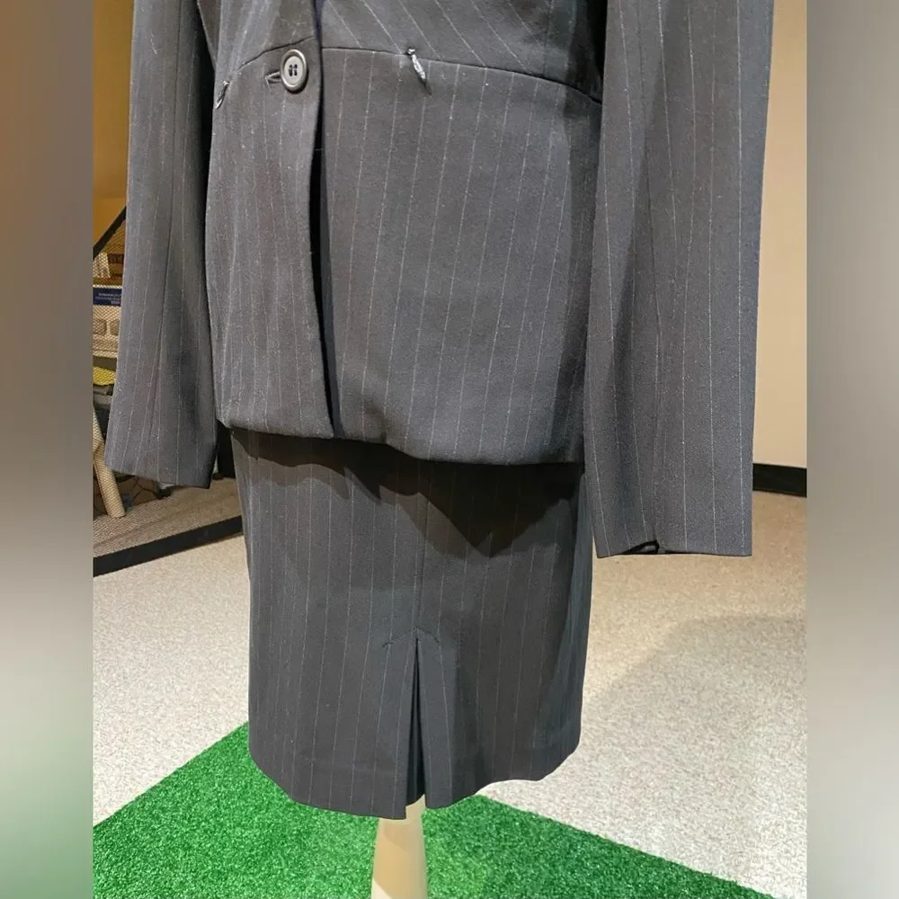 Harris Wallace New York Stripped Suit Skirt Size 4 side zipper in GUC